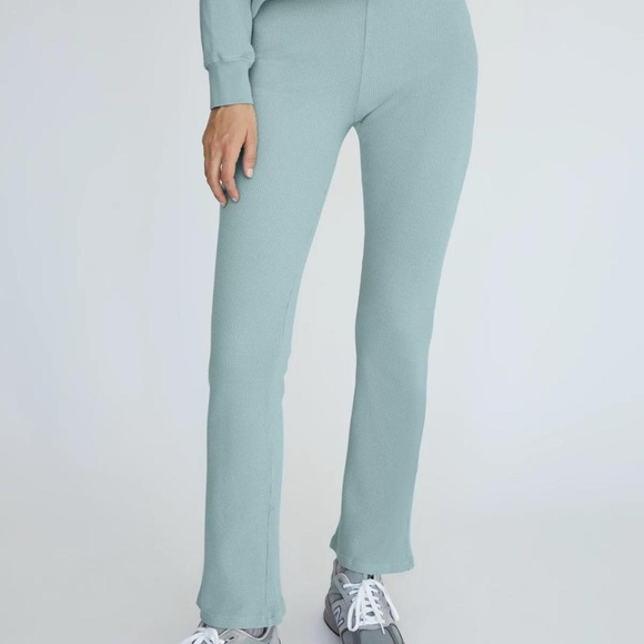 Aritzia Pants - Aritzia Wilfred Free Waffle Knit Yoga Pant Size Small